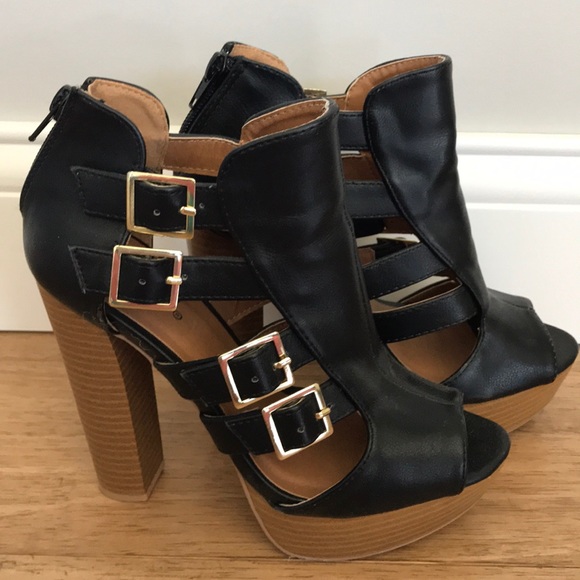 Black heels - Picture 3 of 5